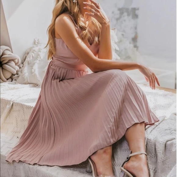 Pleated camel cami dress - Picture 8 of 14